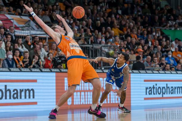 如今更像是 如今更像是