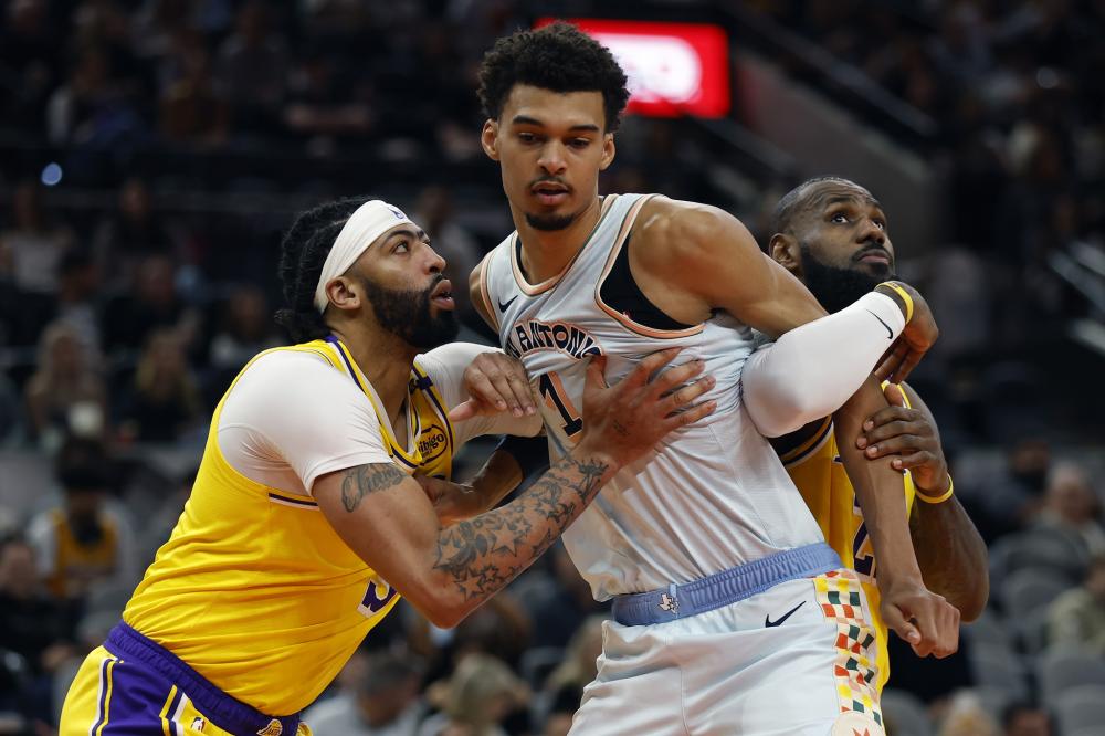 坚如磐石的 坚如磐石的