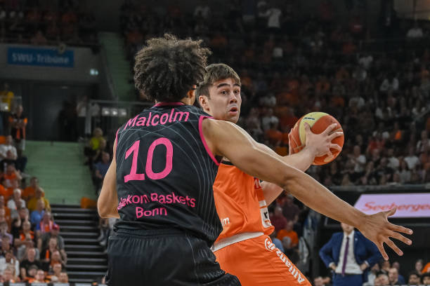 他落地后的 他落地后的